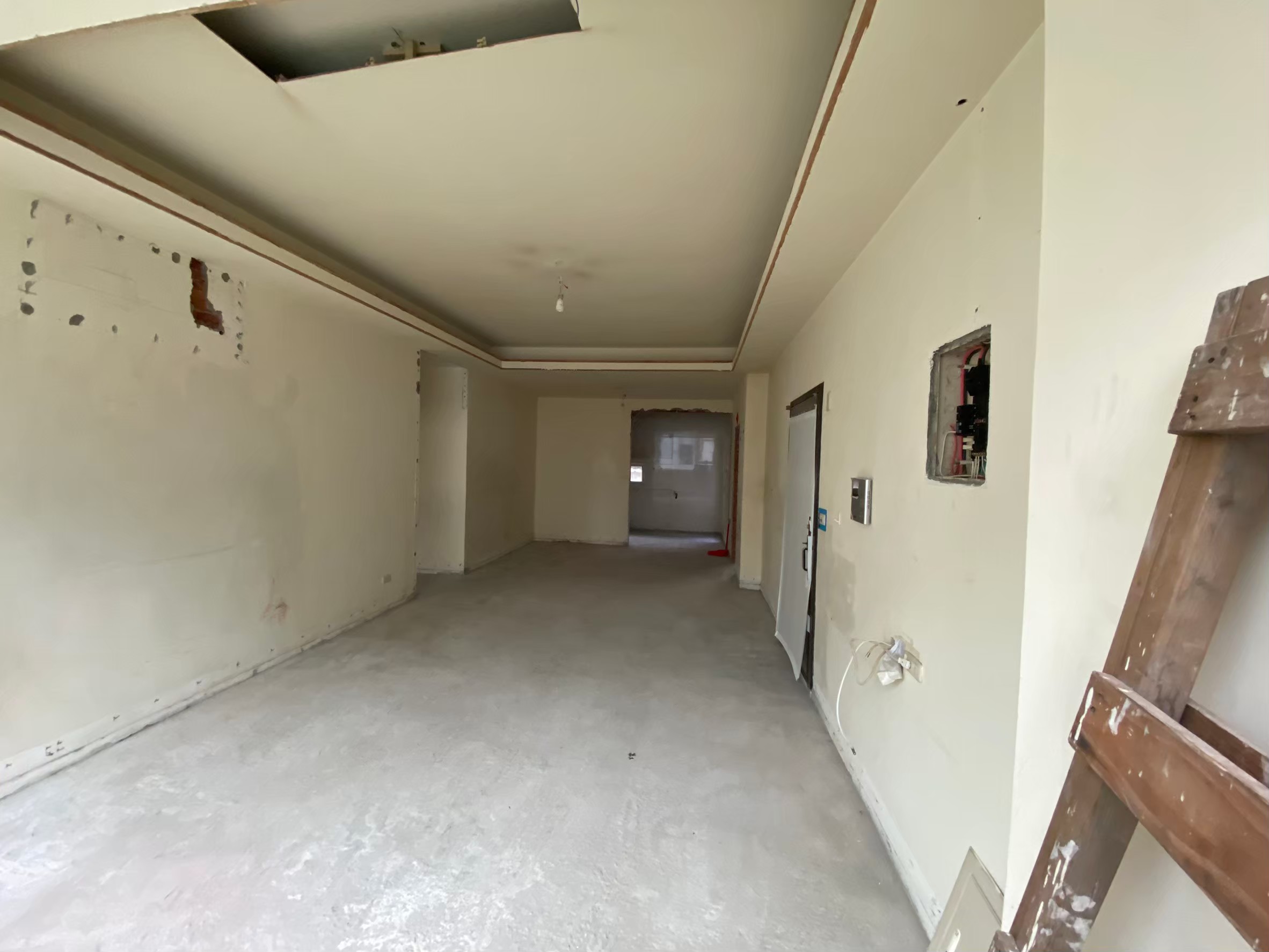 水電進場前管溝打鑿・全室清運